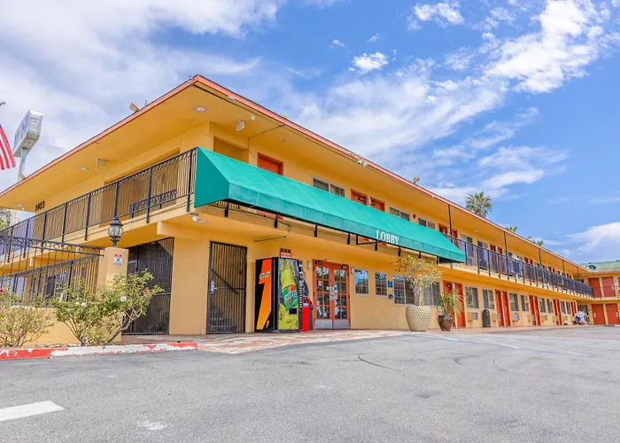 Hotel Avenida - Oceanside Camp Pendleton