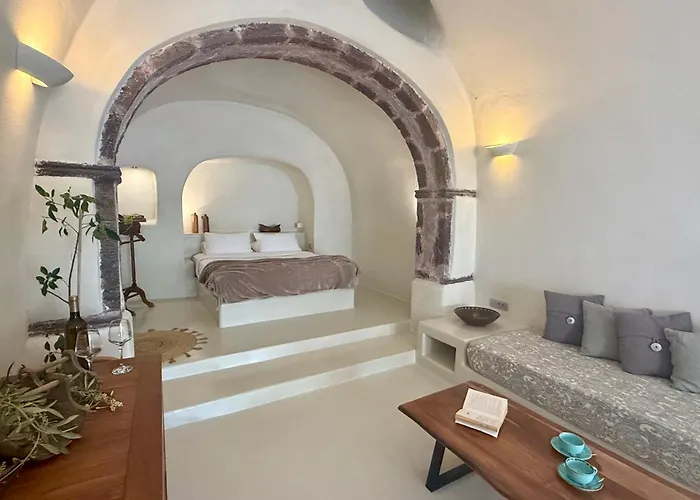 Elysian Elia Heritage Oia