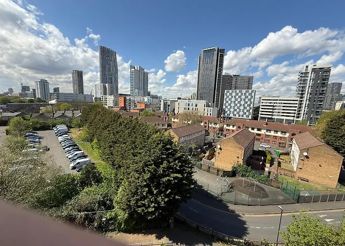 Deluxe Entire Apartment With 2X Bedrooms, 2X Bathrooms And A Big Living Room In The Olympic Park And Westfield At Stratford London