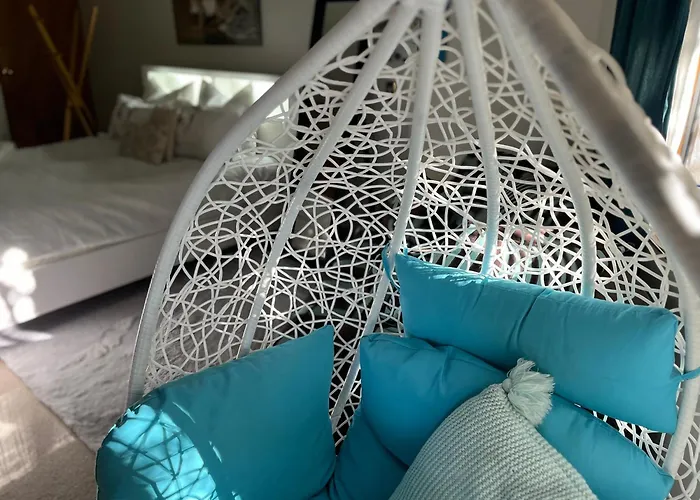 Breakfast At Tiffanys Bed & Breakfast Queenstown