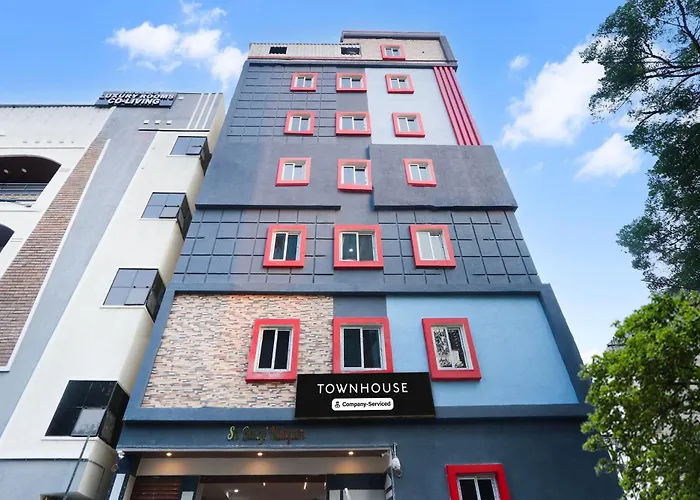 Super Townhouse Gachibowli Near Sky View Hotel Hyderabad