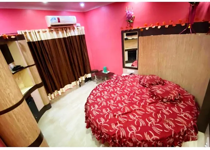 Hotel Premium Raj # Sonia - With Restaurant - Air Conditioning Rooms - Free Parking & Wifi Services Available - Near Sea Beach And Bus Stand - A Top Rated Hotel In Digha