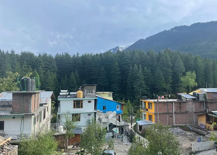 Resort Apple Flower By Rohtang Family Hotels- Balcony & Mountain View, Near Mall Road, Personal Parking Manāli