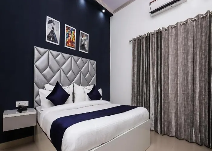 Hotel Vizima Palace - Near Wave City Center Metro Station Noida