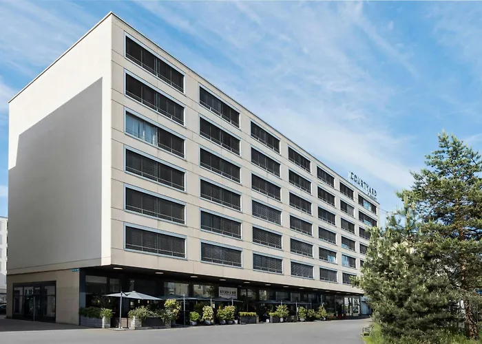 Courtyard By Marriott Zurich North Hotel