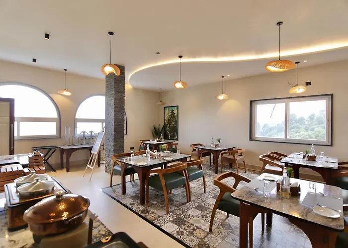 Q' Nest Hotel Cloud End Lansdowne