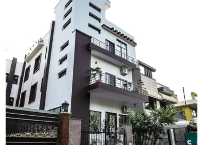 Hotel Vizima Palace - Near Wave City Center Metro Station Noida