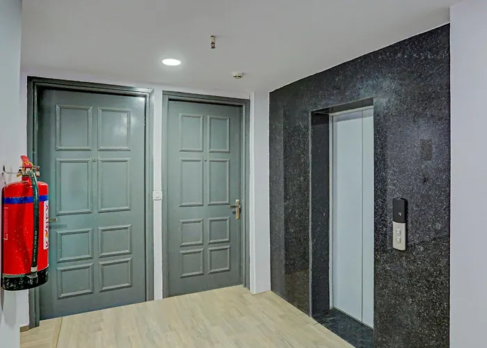 Collection O Hotel Shivam Inn Delhi 