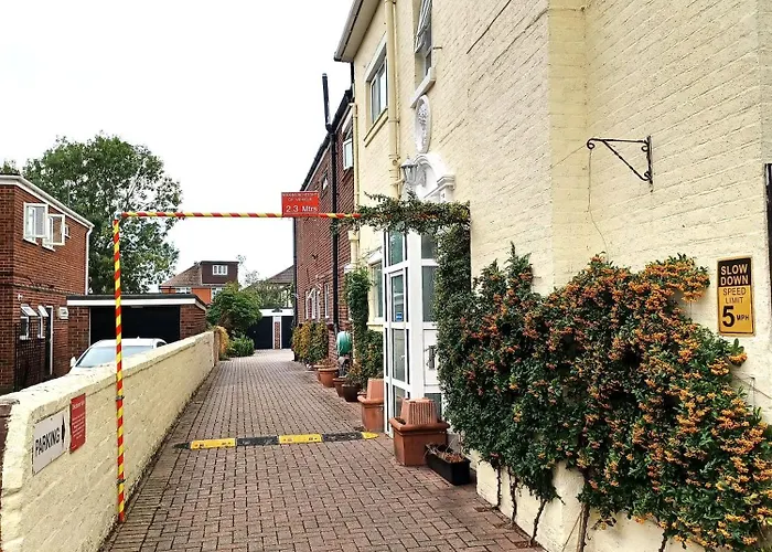 Hunters Lodge Guest House Southampton