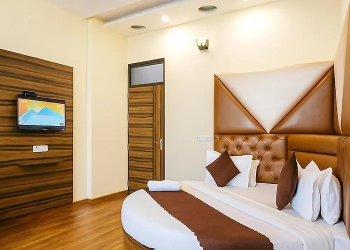 Hotel Woodcrest By Sidham Group !! Comfortable And Peaceful Stay !! Top Rated !! Preferred Hotel Chain Zirakpur
