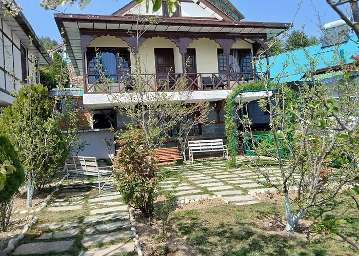Snow King Retreat: Himalayan Views & Mountain Luxury Hotel Kufri