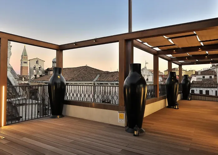 Al Theatro Palace Venice