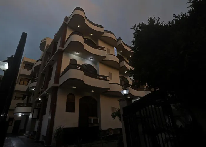 Townhouse The Premier View Near Iskcon Temple Noida Hotel
