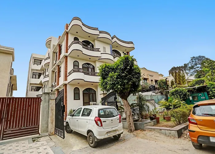 Townhouse The Premier View Near Iskcon Temple Noida Hotel