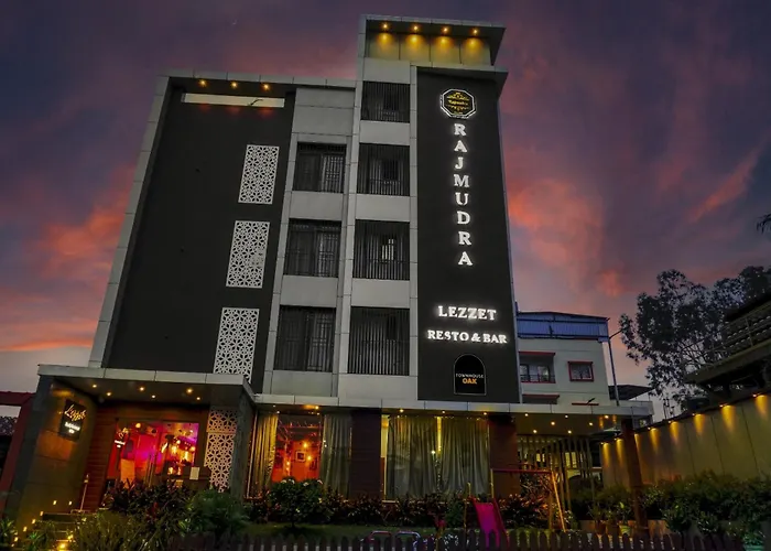 Super Townhouse Oak Hotel Rajmudra Pune