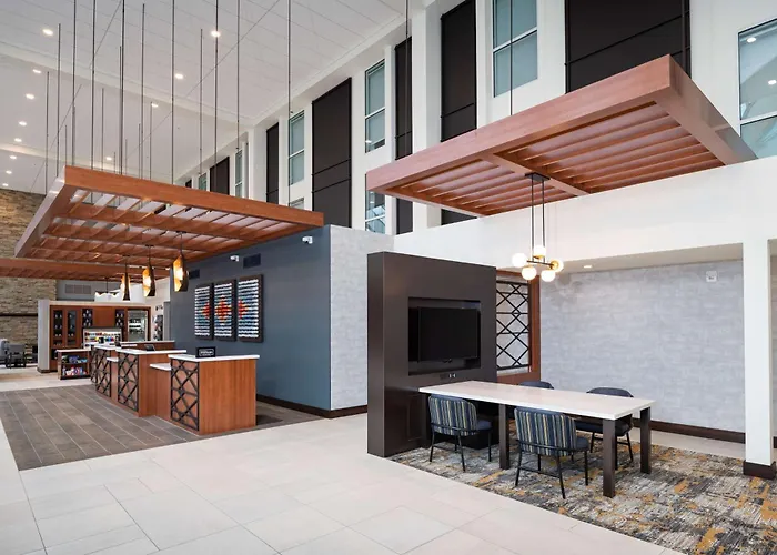 Doubletree By Hilton Madison East Hotel