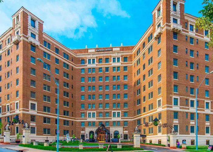 The Raphael Hotel, Autograph Collection Kansas City