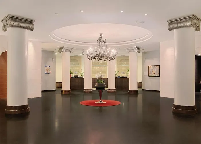 Nh Siena Hotel
