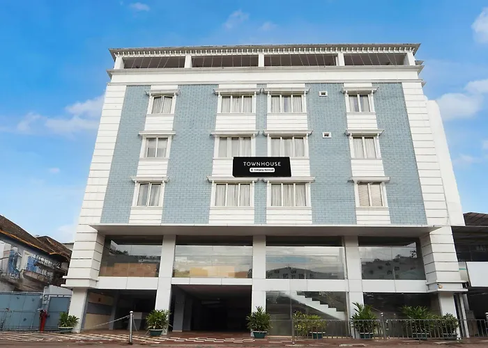 Super Townhouse Mg Road Trivandrum Formerly Nandanam Park Thiruvananthapuram