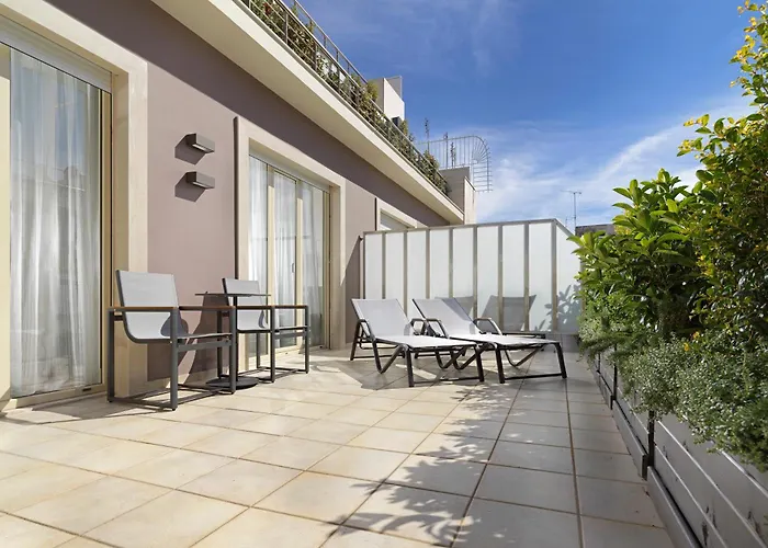 Holiday Suites Athens