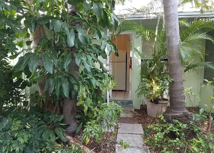 Alexander Palms Court - No Hidden Resort Fees! Key West