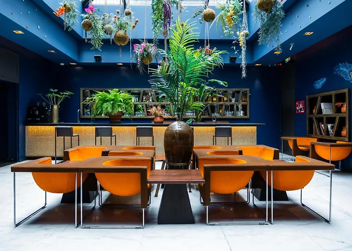 1K Paris Hotel