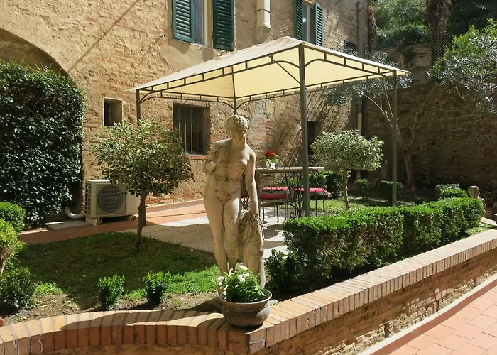 Piazza Paradiso Accommodation Siena