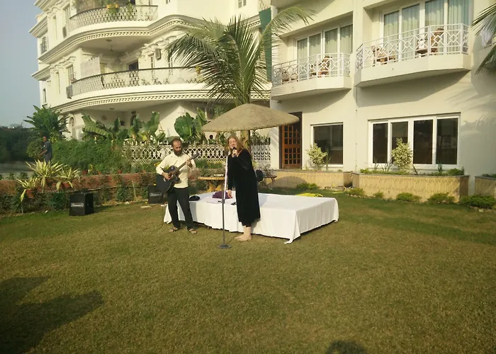 Hotel Surya, Kaiser Palace Varanasi