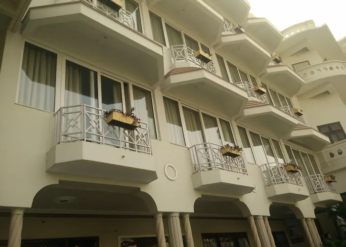 Hotel Surya, Kaiser Palace Varanasi