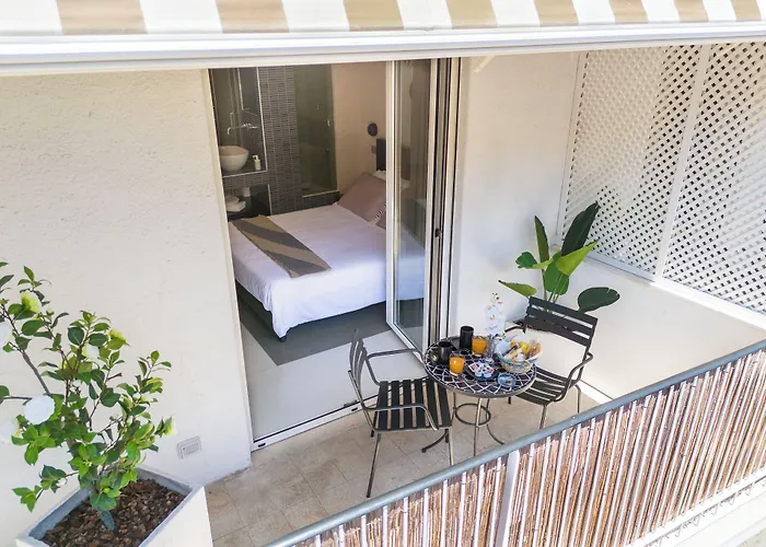Moai Home Rome
