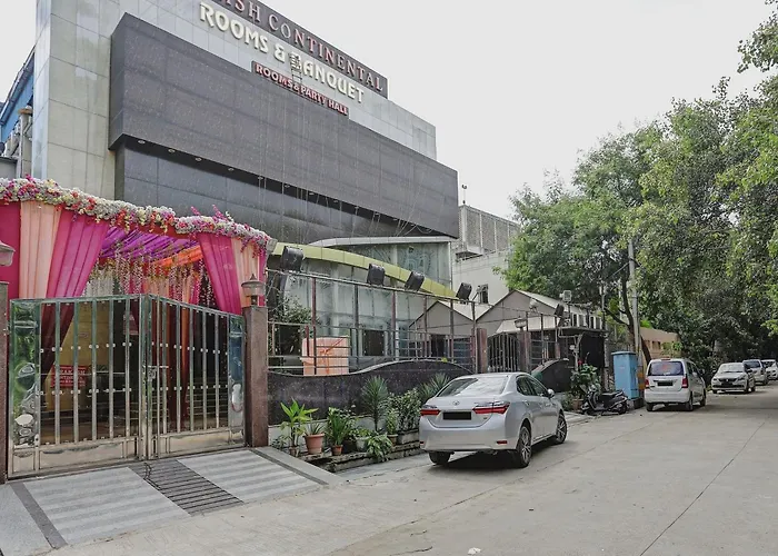 Super Townhouse Prakash Continental Near Netaji Subhash Place Metro Station New Delhi