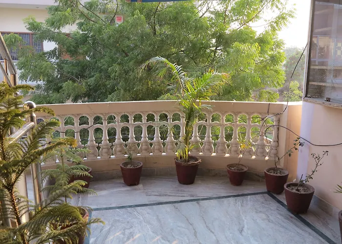 Pyrenees Homestay Agra 