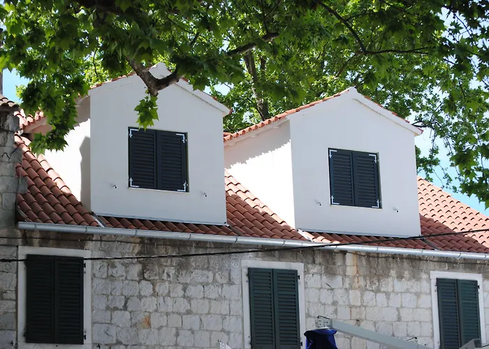 Lanterna Rooms Split