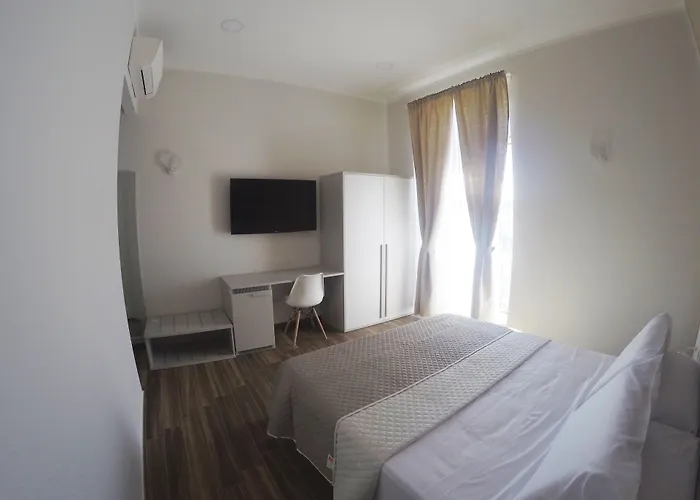 Rooms Stazione Centrale Naples