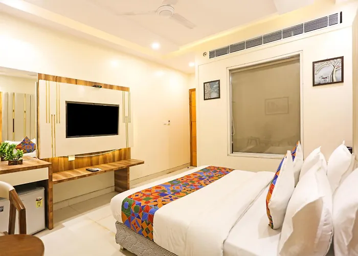 Hotel Worth - 1 Minute From Connaught Place & New Delhi Station
