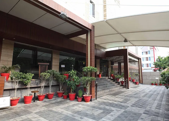 Pinnacle By Click Hotels, Lucknow
