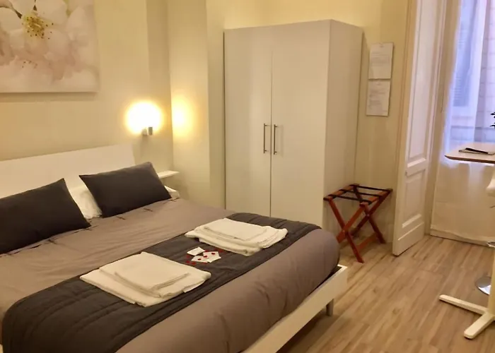 Da Polly A Piazza Amedeo Bed & Breakfast Naples
