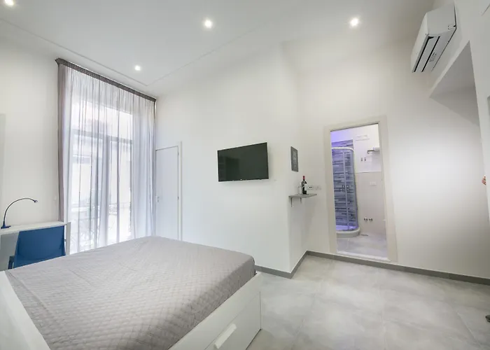 President Suites Naples