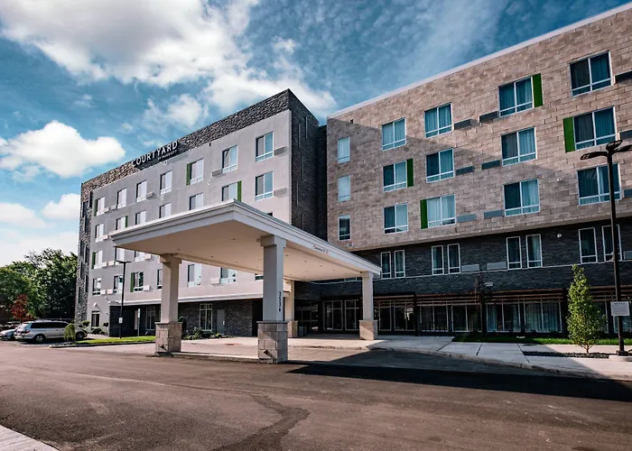 Courtyard By Marriott Toledo West Hotel