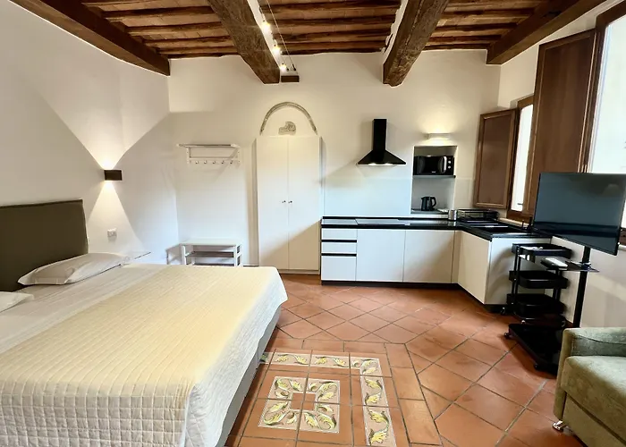 Regis Condo Siena