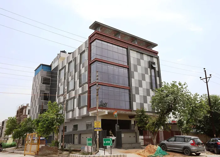 Hardik Palace By F9 Hotels Noida