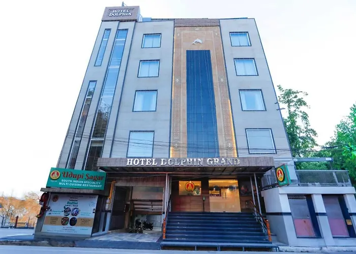 Hotel Dolphin Grand Varanasi