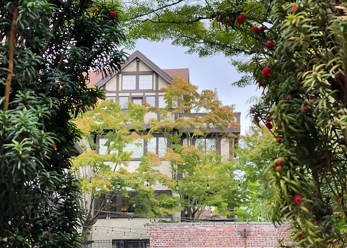 Cecil Bacon Manor Bed & Breakfast Seattle