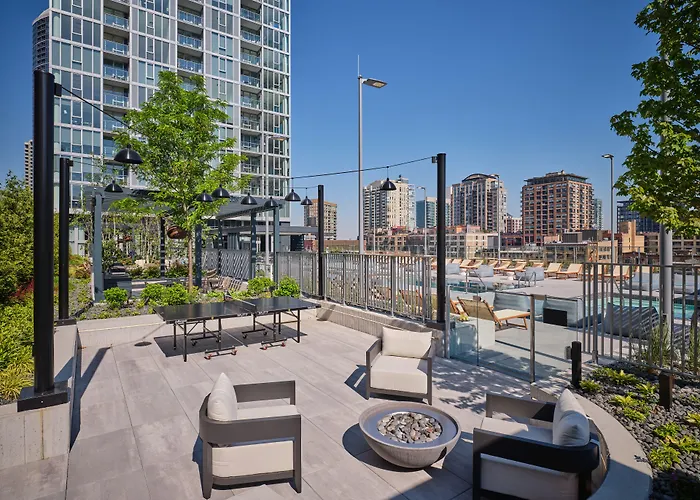 Level Chicago - River North