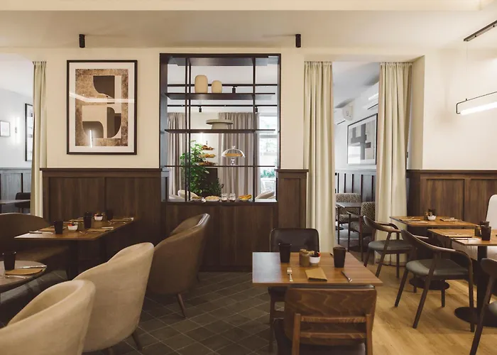 Honest Budapest By Chic & Basic