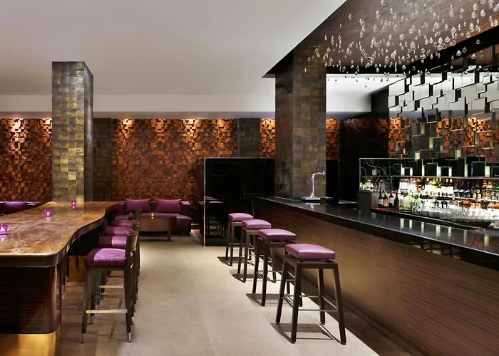 Courtyard By Marriott Chennai Hotel