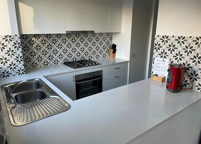 The Crest Apartments - Main Beach Gold Coast