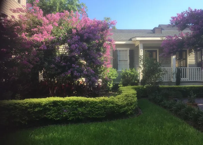 22 Charlotte Bed & Breakfast Charleston