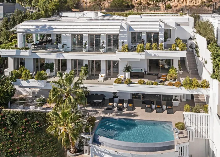 Clifton Yolo Spaces - Clifton Mansion Villa Cape Town