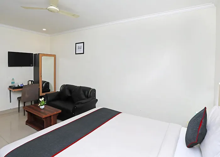 Townhouse Diamond View Hotel Noida